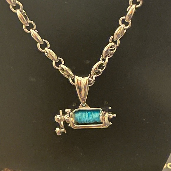 Fishing reel pendant 360 rotating handle 3-D pendant